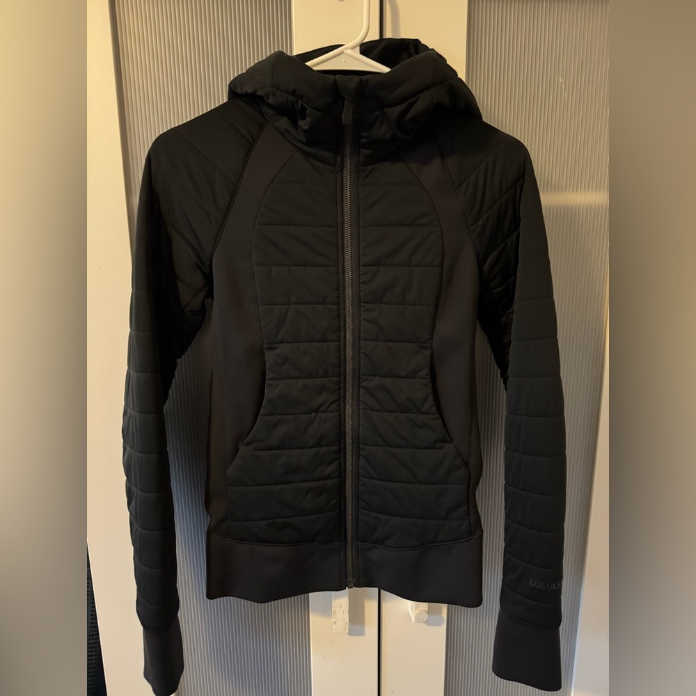 LULULEMON LIGHT JACKET - BLACK SIZE 2

WORN TWO TIMES